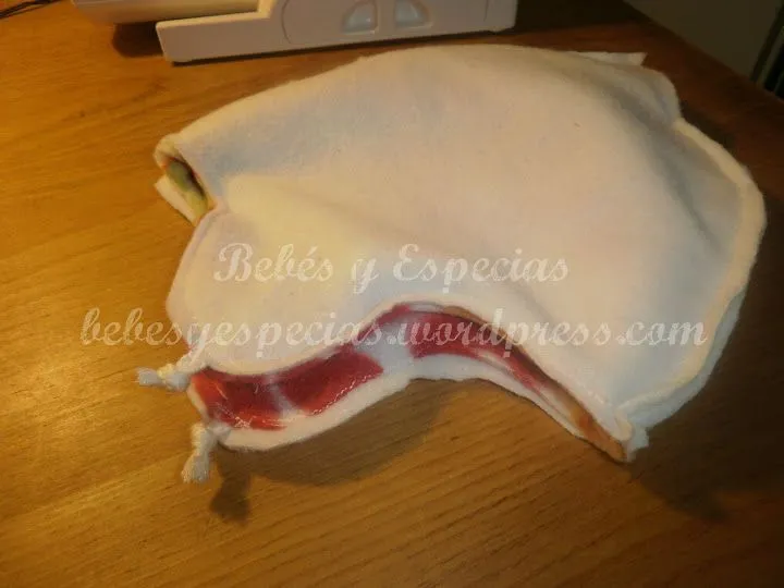 Gorrito de polar sencillo para bebé | Bebés y Especias Gorrito de polar sencillo para bebé | Bebés y Especias