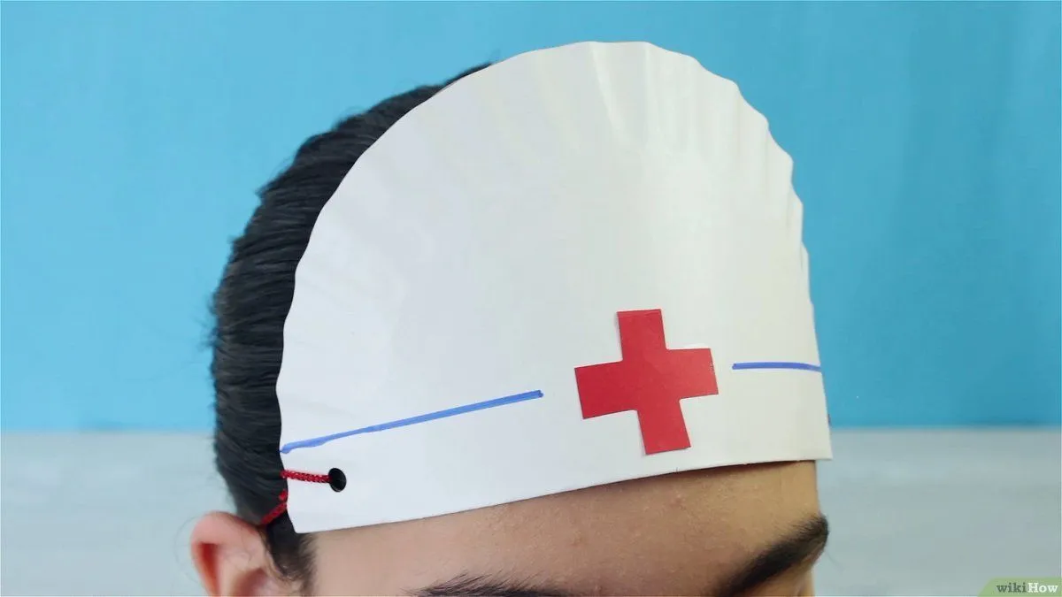 Cómo hacer un gorro de enfermera: 13 Pasos (con imágenes) Cómo hacer un gorro de enfermera: 13 Pasos (con imágenes)