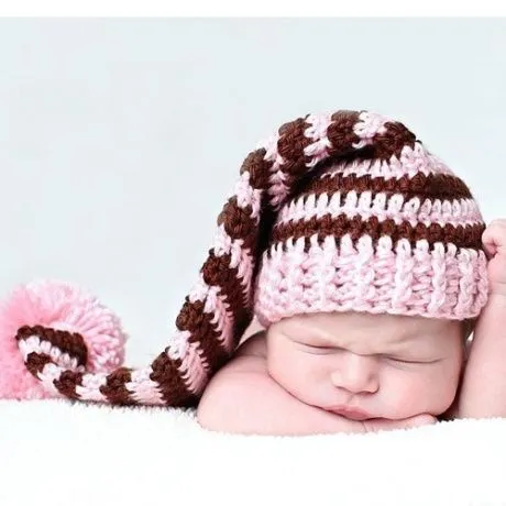 Gorro ganchillo para bebé a rayas con pompon Divertido gorrito muy ... Gorro ganchillo para bebé a rayas con pompon Divertido gorrito muy ...