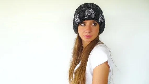 Gorro negro para mujer. Gorro personalizado. Gorros por KEENbyAM