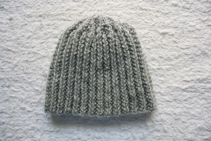 Gorro para niño tejido con dos agujas a falso punto inglés ... Gorro para niño tejido con dos agujas a falso punto inglés ...