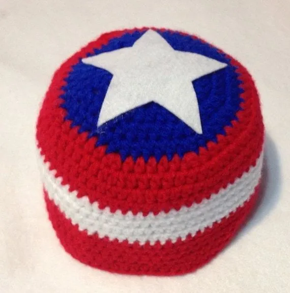 Gorro tejido de Capitan America para bebe y por HandmadeByCouturier Gorro tejido de Capitan America para bebe y por HandmadeByCouturier