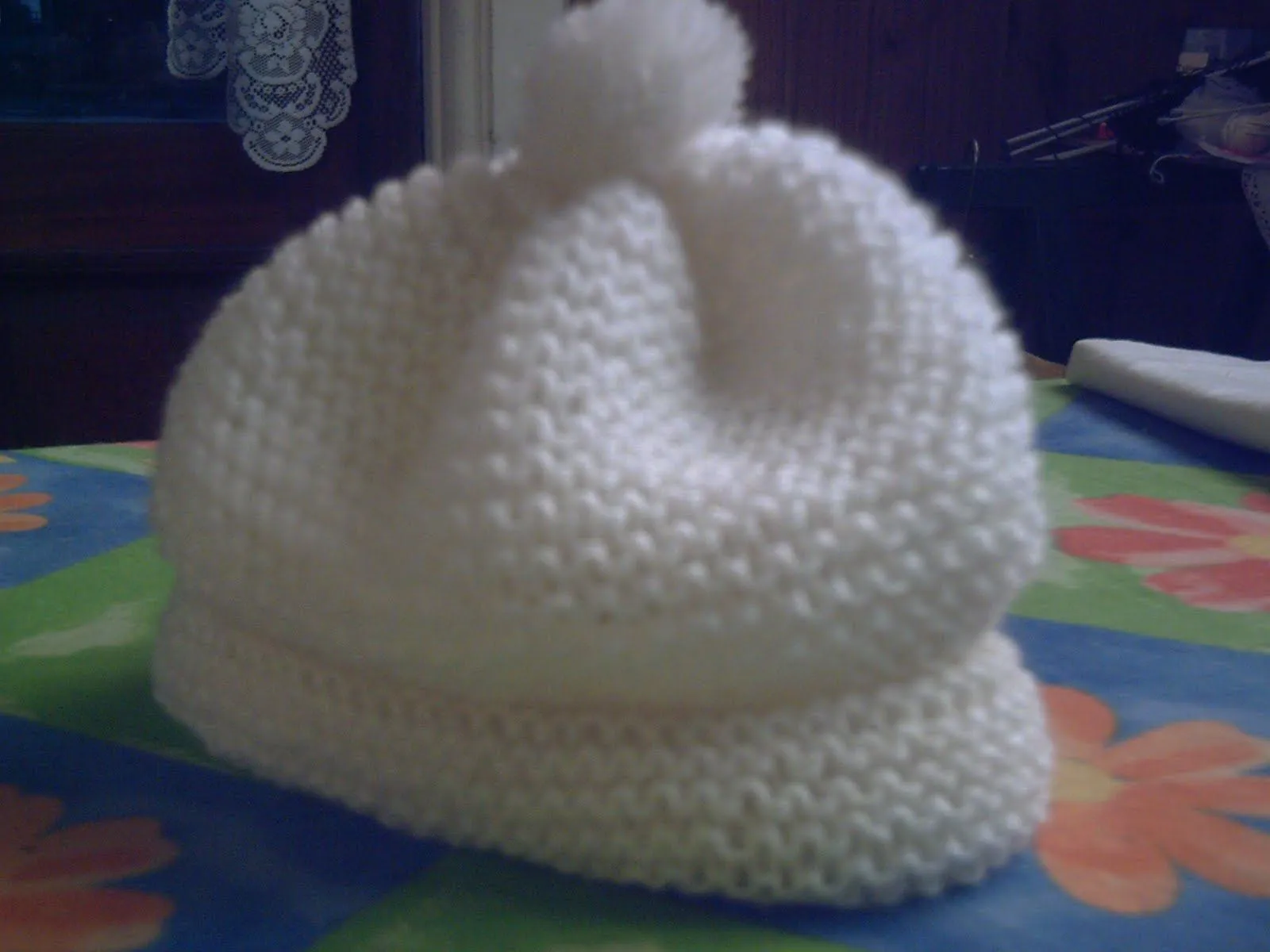 dos gorros tejidos con agujas circulares el verde es una lana de dos ...