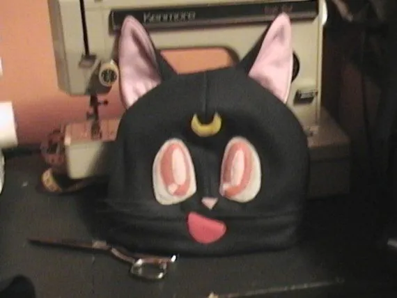 Gorros de Yoshi amarillo, la gata de Sailor Moon y P-chan de Ranma ... Gorros de Yoshi amarillo, la gata de Sailor Moon y P-chan de Ranma ...