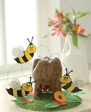 UNA GRACIOSA COLMENA DE ABEJAS CON MATERIAL RECICLADO UNA GRACIOSA COLMENA DE ABEJAS CON MATERIAL RECICLADO