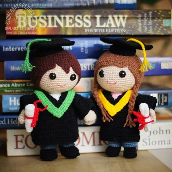 Graduación muñecas patrón por saplanetamigurumi en Etsy