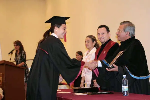 Graduación en UNIVA plantel Vallarta febrero 2009 | Sistema de ... Graduación en UNIVA plantel Vallarta febrero 2009 | Sistema de ...