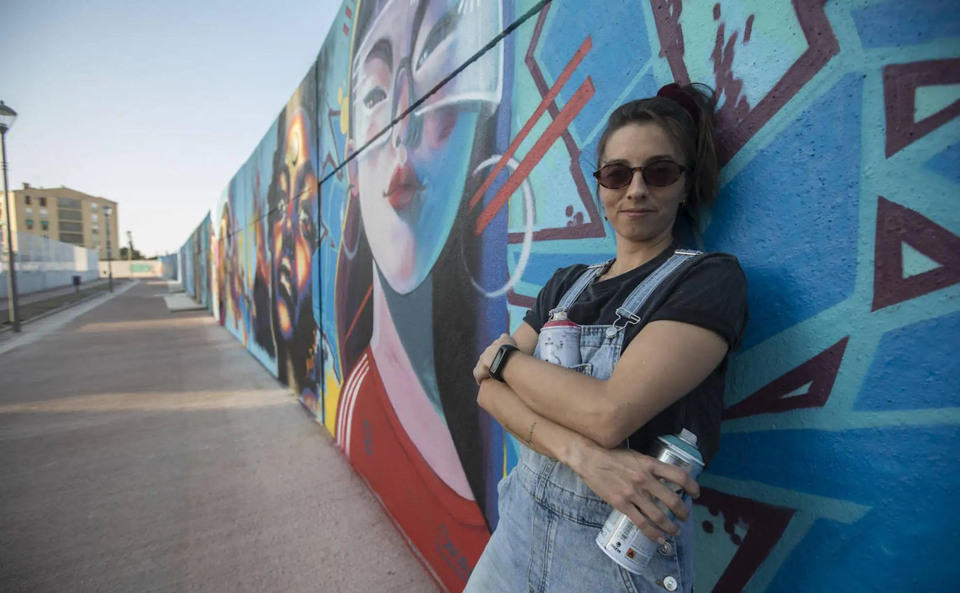 Granada y el grafiti de La Chana: Cien metros de color, futuro y mujer | Ideal Granada y el grafiti de La Chana: Cien metros de color, futuro y mujer | Ideal
