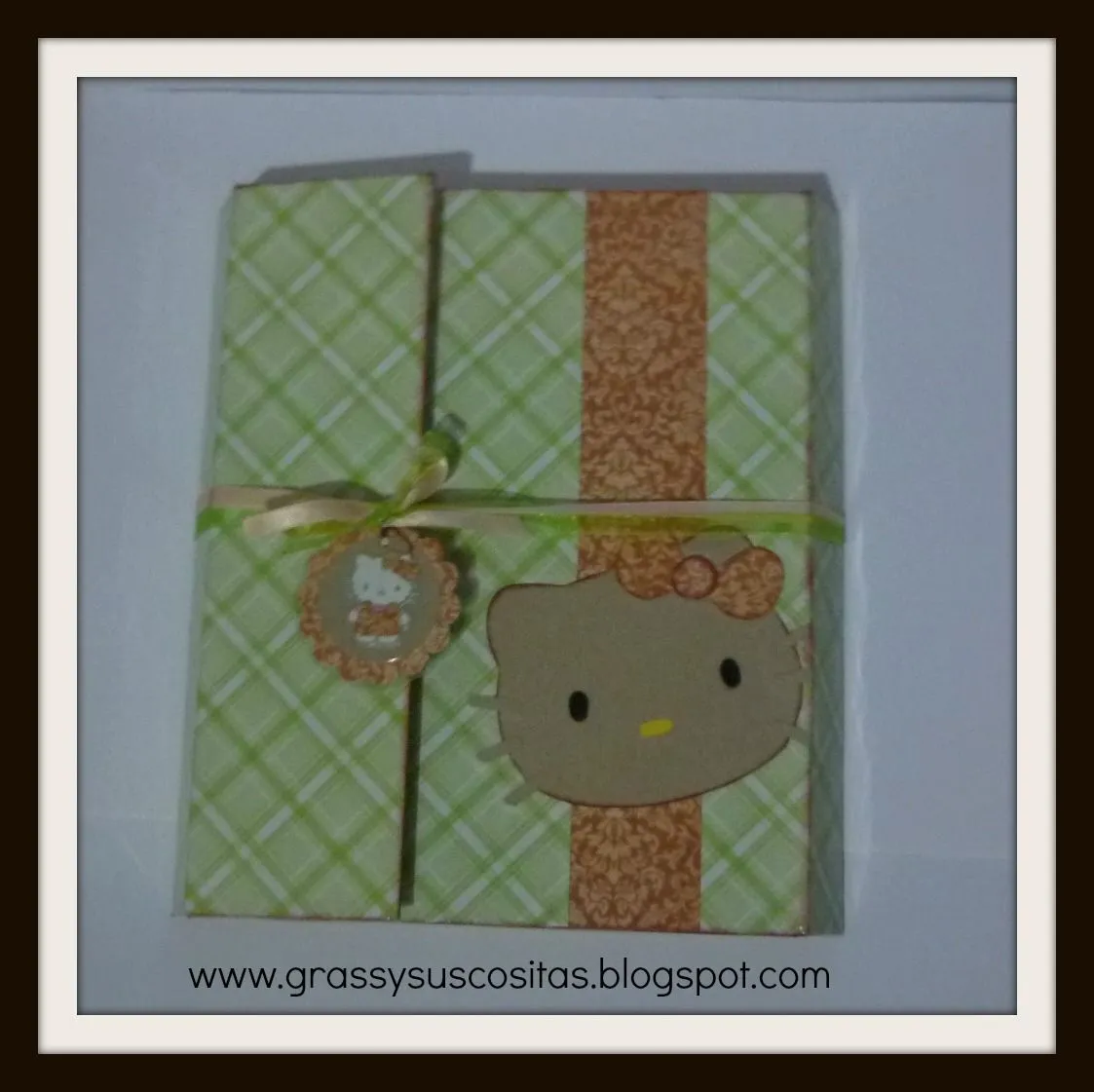 grassysuscositas: Folder con libreta con Hello Kitty! grassysuscositas: Folder con libreta con Hello Kitty!