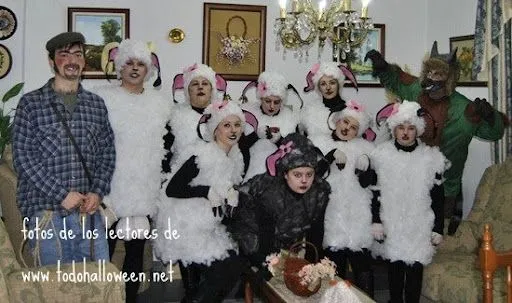 Grupos De Mujeres Ataviadas Con Trajes Charros Llamativos Y ... Grupos De Mujeres Ataviadas Con Trajes Charros Llamativos Y ...