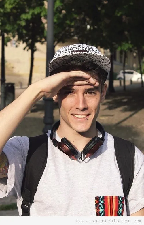 Chico hipster con gorra y auriculares: sexy o no? | Cuánto Hipster ... Chico hipster con gorra y auriculares: sexy o no? | Cuánto Hipster ...
