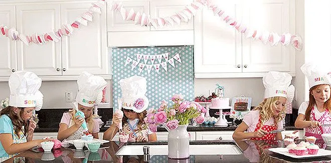 Cómo hacer guirnaldas de papel para cumpleaños - Manualidades para ... Cómo hacer guirnaldas de papel para cumpleaños - Manualidades para ...