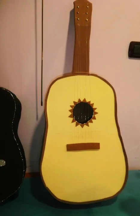 Guitarra de Foami | Mano a Mano con Cari | Goma... Guitarra de Foami | Mano a Mano con Cari | Goma...