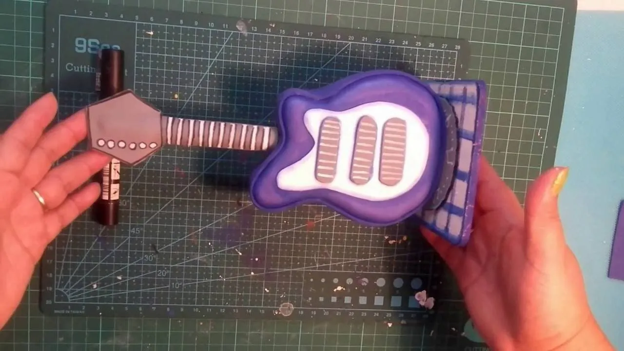 Guitarra en 3 D en Goma eva | Goma eva, Fofuchas paso a paso, Manualidades con goma eva Guitarra en 3 D en Goma eva | Goma eva, Fofuchas paso a paso, Manualidades con goma eva
