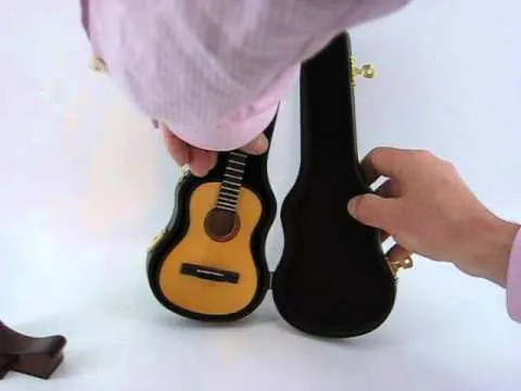 GUITARRA EN MINIATURA 1161.AVI - YouTube