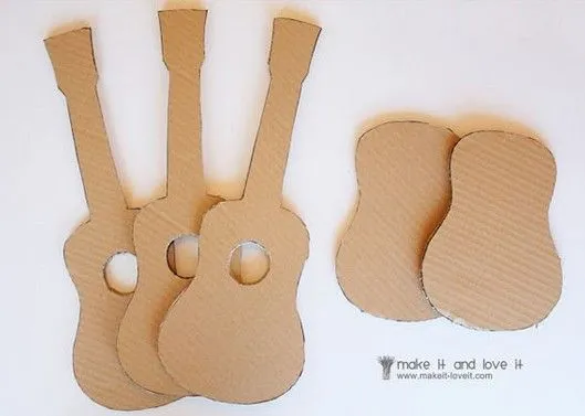 Guitarras de cartón para niños