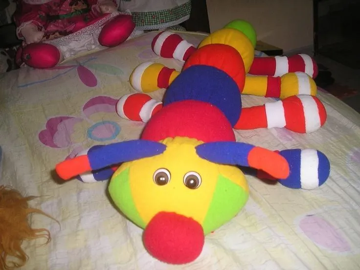 Gusano multicolor | Manualidades, Muñecos de tela, Gusanito Gusano multicolor | Manualidades, Muñecos de tela, Gusanito