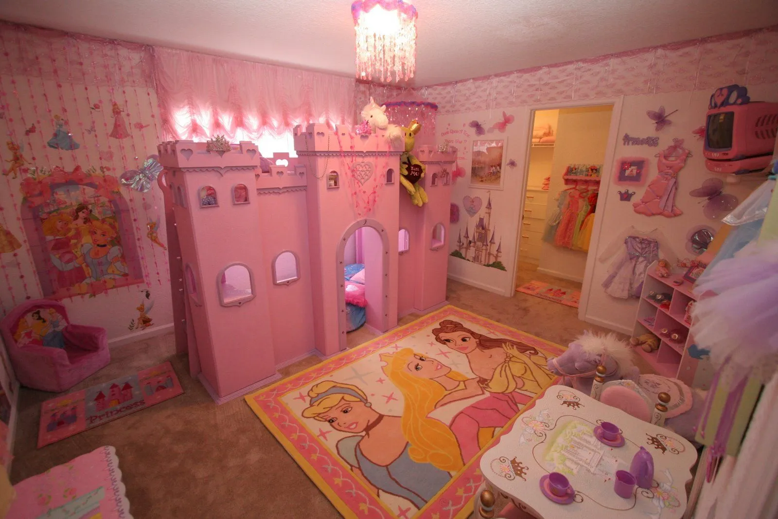 Habitaciones con estilo: DORMITORIOS ESTILO PRINCESA Habitaciones con estilo: DORMITORIOS ESTILO PRINCESA