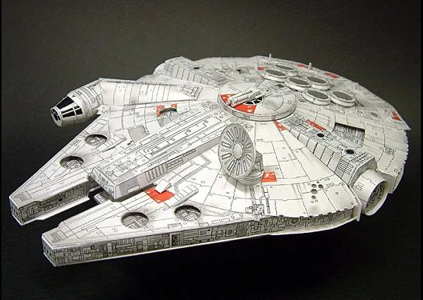 El Halcón Milenario de Star Wars en papel y listo para recortar El Halcón Milenario de Star Wars en papel y listo para recortar