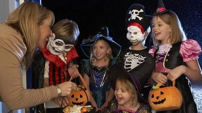HALLOWEEN!, HALLOWEEN!, ¿TRICK OR TREAT?”. HISTORIA, COSTUMBRES Y ... HALLOWEEN!, HALLOWEEN!, ¿TRICK OR TREAT?”. HISTORIA, COSTUMBRES Y ...