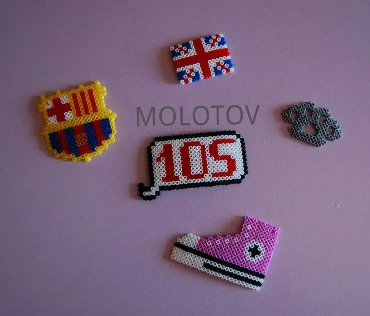 Hama-Beads Art: ESCUDO DEL BARÇA. BANDERA INGLESA. PUÑO AMERICANO Hama-Beads Art: ESCUDO DEL BARÇA. BANDERA INGLESA. PUÑO AMERICANO