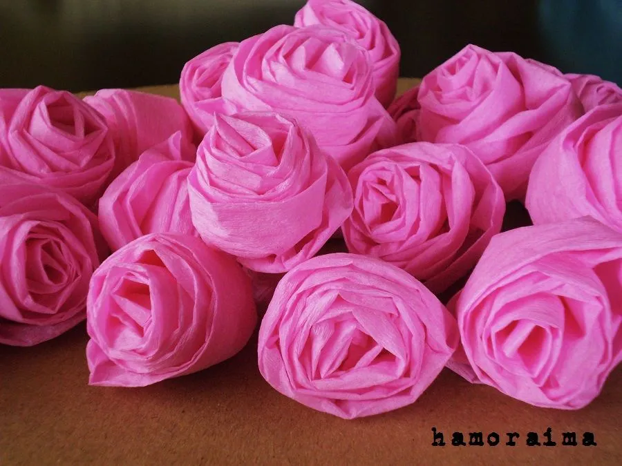 hamoraima: Tutorial - Marco con flores de papel crepé hamoraima: Tutorial - Marco con flores de papel crepé