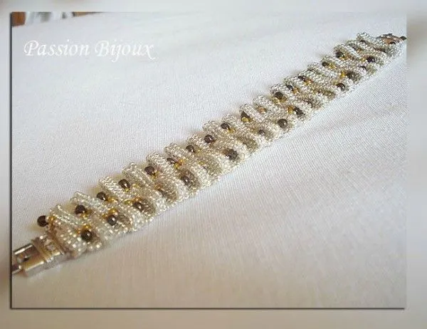 Handicrafts with beads,pune dore mee rruza,qafore me rruza,bylyzyk ...