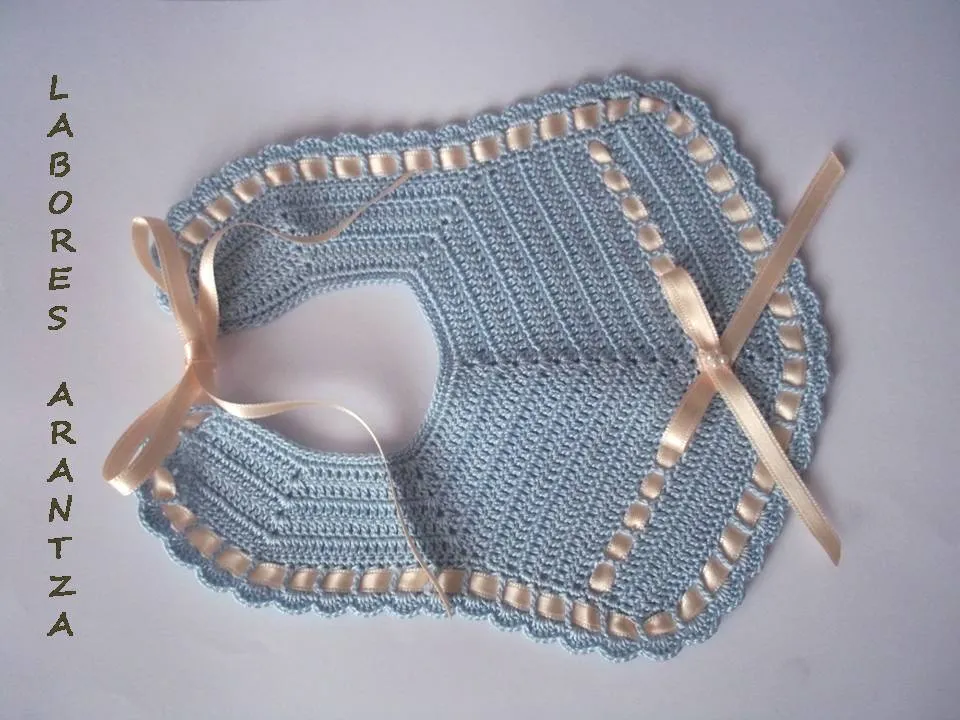 Handmade by Arantza Rivas: Baberos de bebé de crochet Handmade by Arantza Rivas: Baberos de bebé de crochet