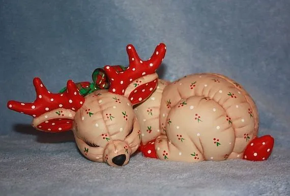Handpainted Ceramic Christmas Reindeer por FlutterbyConnections Handpainted Ceramic Christmas Reindeer por FlutterbyConnections