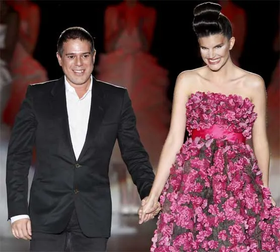 Hannibal Laguna desvela su obra maestra: un vestido de novia hecho ... Hannibal Laguna desvela su obra maestra: un vestido de novia hecho ...