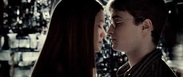 harry-potter-ginny-kiss(1).jpg