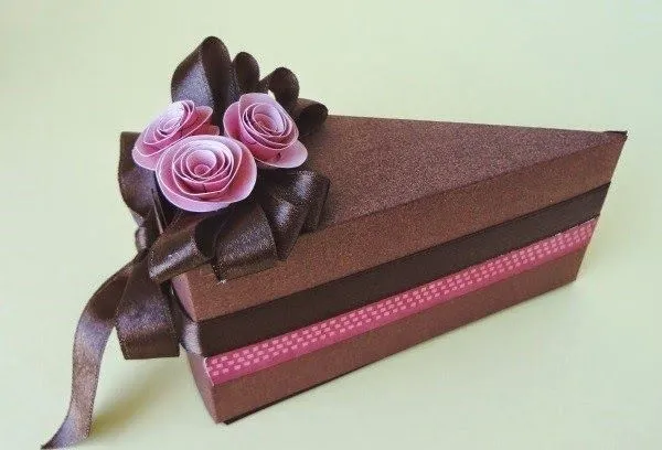 Haz una caja de regalo en forma de pastel ~ Solountip.com Haz una caja de regalo en forma de pastel ~ Solountip.com