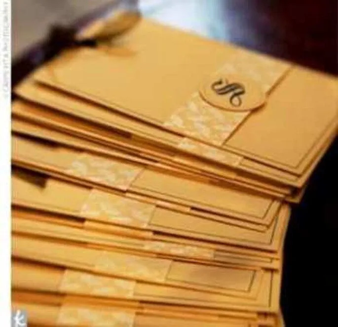 Haz las invitaciones de tu boda en color dorado Haz las invitaciones de tu boda en color dorado