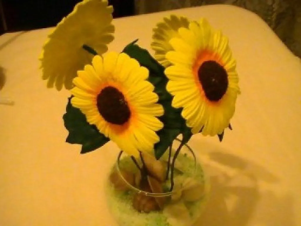 girasoles en foami | Aprender manualidades es facilisimo.