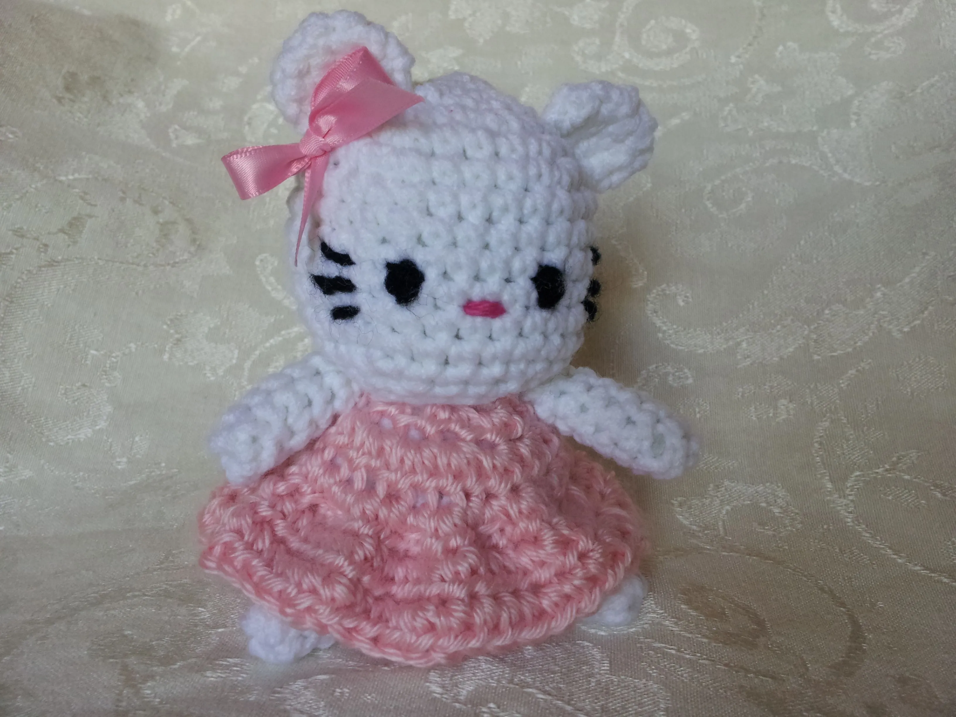 Hello Kitty crochet pattern | vennagreen Hello Kitty crochet pattern | vennagreen