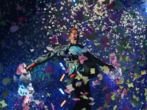 Here's a mash-up of “Clarity,” “Alive,” and Coldplay you didn't ...