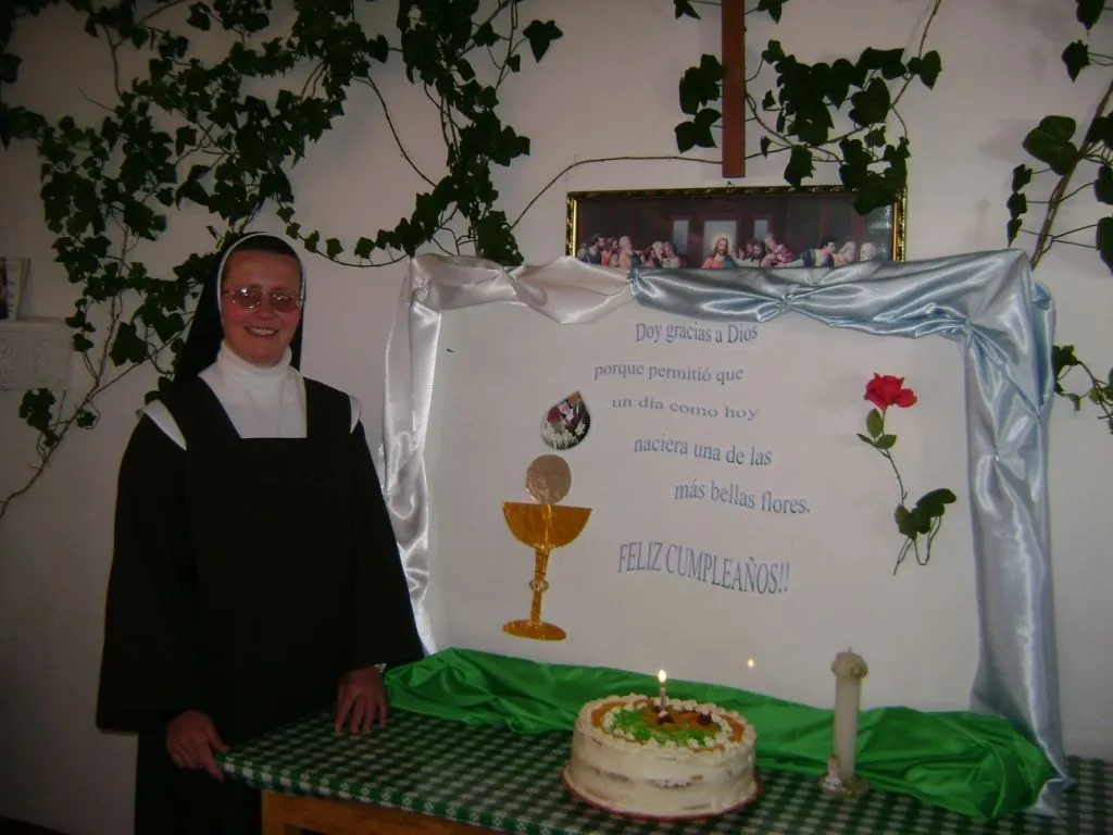 Hermanas Carmelitas Contemplativas: CONOZCA A LAS HERMANAS CARMELITAS