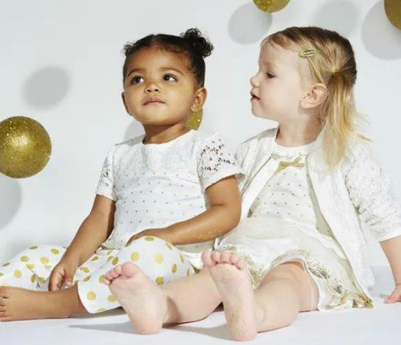 Las hermanas Kardashian lanzan una colección de ropa para bebés ...