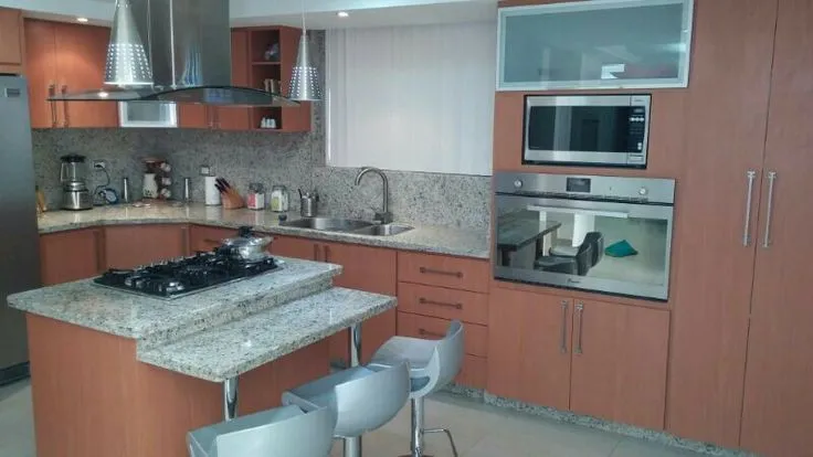 Hermosa cocina de formica color "Cerezo" y tope de granito "Giallo ... Hermosa cocina de formica color "Cerezo" y tope de granito "Giallo ...