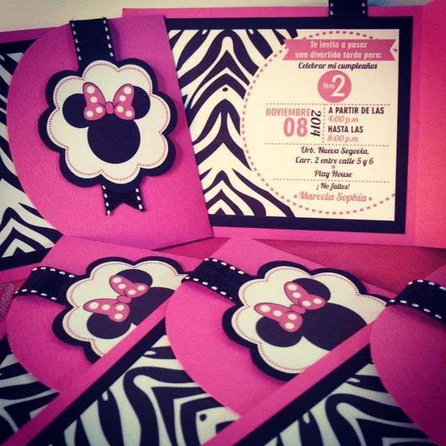 Hermosa Invitacion con tematica de Minnie Mouse acompañado de ... Hermosa Invitacion con tematica de Minnie Mouse acompañado de ...