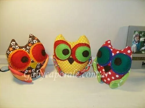 Hermosas lechuzas de telas coloridas...bien alegres! | buhos y ... Hermosas lechuzas de telas coloridas...bien alegres! | buhos y ...