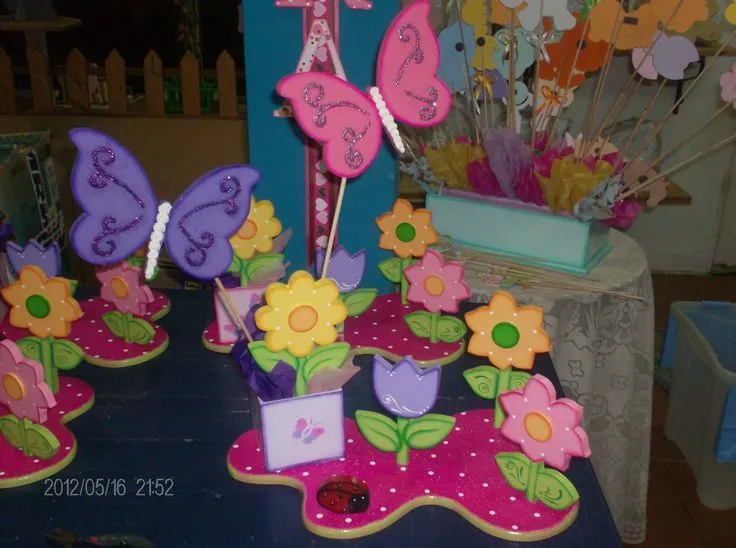 Hermoso centro de mesa Mariposas y Flores con tecnica de Pintura ... Hermoso centro de mesa Mariposas y Flores con tecnica de Pintura ...