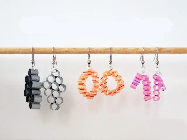 Hermoso Pendientes hechos con Popotes - Manualidades de Recilaje ... Hermoso Pendientes hechos con Popotes - Manualidades de Recilaje ...