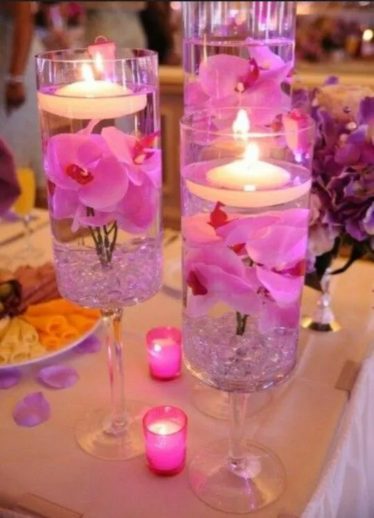 Hermosos centros de mesa color violeta.. en azul y amarillo ...