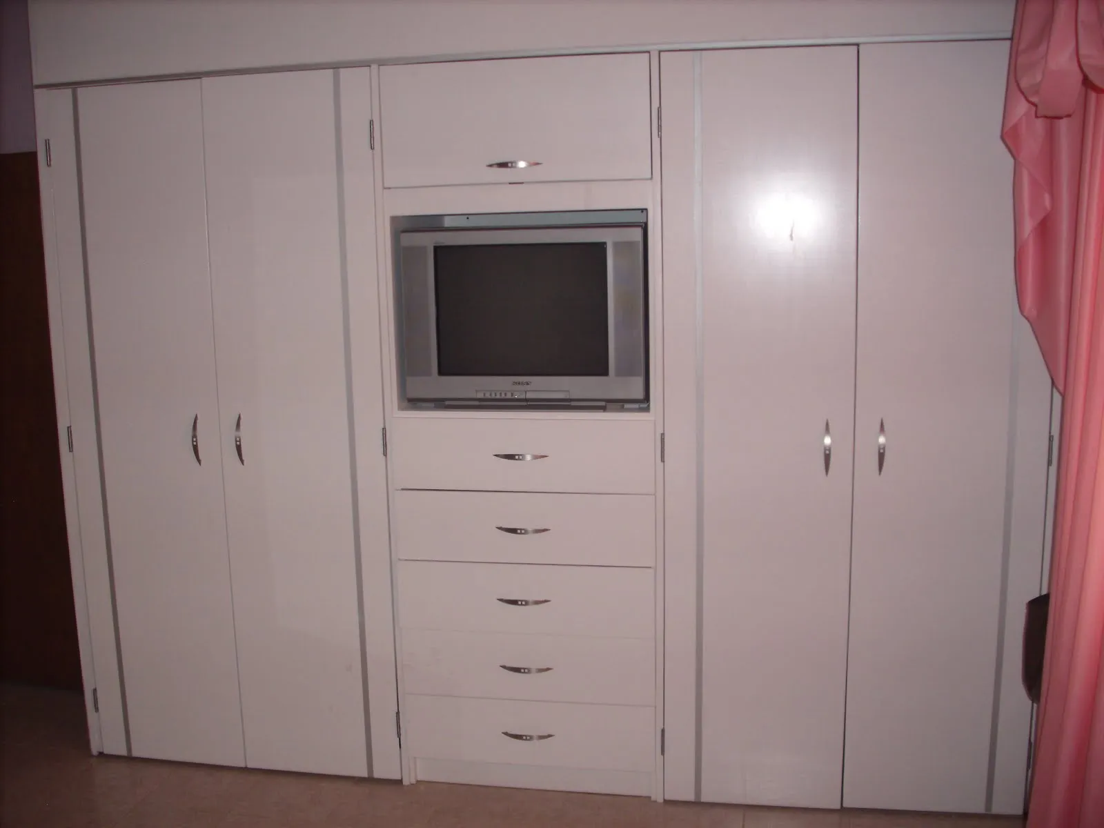 heynez cocinas modernas: Closet blanco con alumnio