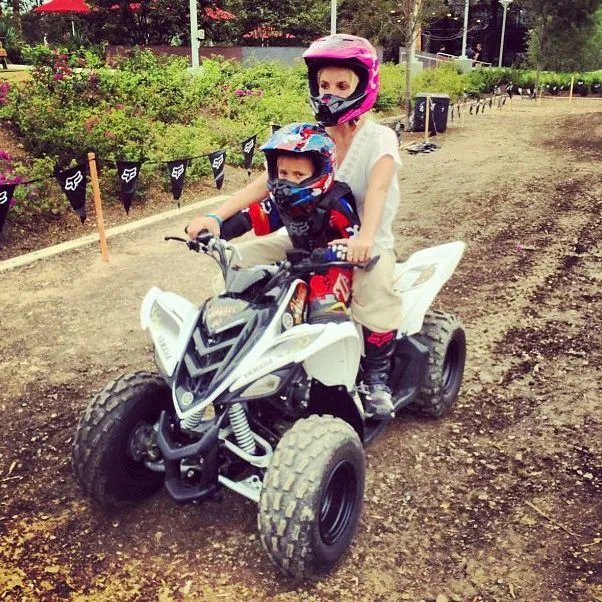 Los hijos de Britney Spears, un par de motociclistas todo terreno Los hijos de Britney Spears, un par de motociclistas todo terreno