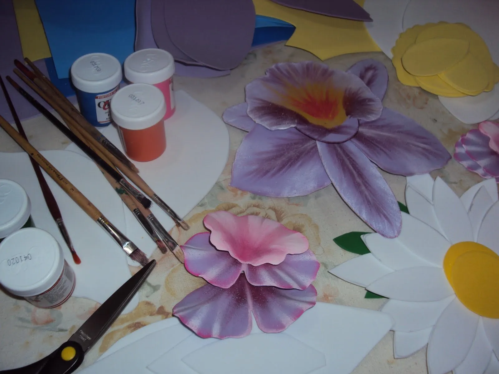 HILANDO BELLEZAS: TRABAJO EN FOAMI "FLORES" Y FOTOS DEL DIA DE LA ...