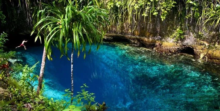 Hinatuan, una de las piscinas naturales más bonitas del mundo Hinatuan, una de las piscinas naturales más bonitas del mundo