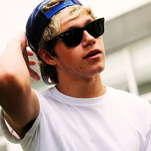 Historias de One Direction: Capitulo 5 golpes bajos Historias de One Direction: Capitulo 5 golpes bajos