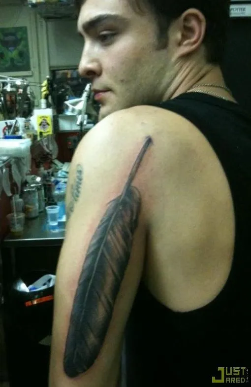 HOLLYWOOD WORLD - CULTURA POP: Nuevos tatuajes de Ed Westwick HOLLYWOOD WORLD - CULTURA POP: Nuevos tatuajes de Ed Westwick